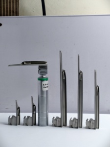 VITRA F.O. Lames de laryngoscope Miller 00 - 4 et poignée |   Laryngoscopes pédiatriques en acier inoxydable de qualité médicale |   CERTIFIÉ CE - Product Image 2
