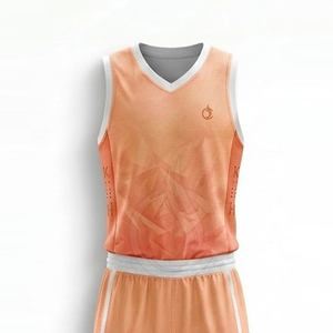 Ensemble d'uniformes de basketball en polyester de haute qualité, respirant et léger, avec maillot et short assortis pour les joueurs actifs - Product Image 4
