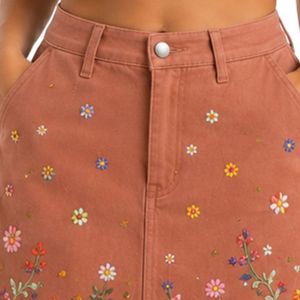Conjunto de Top Corto y Falda Bordados para Mujer, Color Rosa Polvoriento, Diseño Floral, Verano, Dos Piezas, Logotipo Personalizado, OEM, Ropa al Por Mayor - Product Image 5