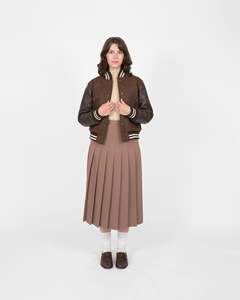 Blouson Bomber Tendance Personnalisé pour Femme en Laine et Cuir – Corps en Laine Premium, Manches en Cuir, Poignets Côtelés et Boutons Pression – Style Mode - Product Image 4