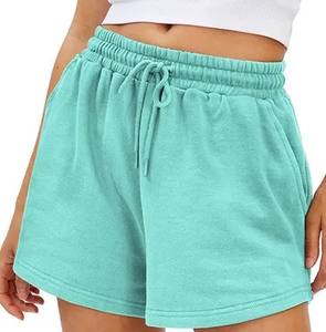 Pantalones cortos para mujer a juego con camisas de botones y sandalias, ideales para paseos por la ciudad y reuniones informales al aire libre. - Product Image 1