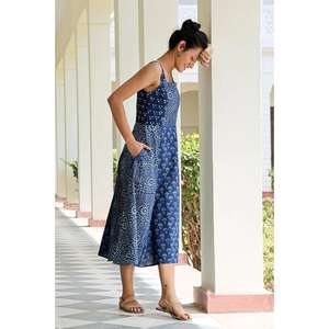 Vestido midi sin mangas con estampado azul para mujer, vestido informal de verano de algodón con cuello cuadrado - Product Image 2