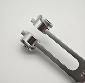 Diapasón de Sintonización OM de 136.1 Hz |   Herramienta de Meditación de Sonido de Aluminio (Bolsa de Terciopelo, Martillo) - Product Image 2