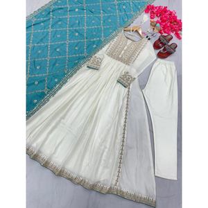 Robe de soirée en soie chinon brodée avec des sequins, avec dupatta, couleur ciel - Product Image 2