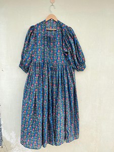 Robe midi en coton à manches bouffantes à imprimé floral bleu pour femmes, col noué, coupe ample, style bohème, robe décontractée d'été - Product Image 1