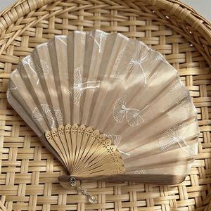 Abanico de mano de madera de hierro personalizado de 23 cm, con tela en blanco para promoción, logotipo personalizado, abanico plegable para fiestas. - Product Image 3