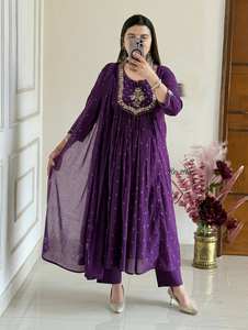 Conjunto de Top y Pantalón Bordado de Algodón Puro para Mujer KF 3113 con Dupatta Estampada Chanderi Completa, Ropa Tradicional Étnica para Fiestas - Product Image 2