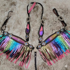 Ensemble de harnais et de collier de poitrine pour cheval en cuir, avec accents perlés de style western, détails concho et sangles réglables, équipement d'équitation - Product Image 4