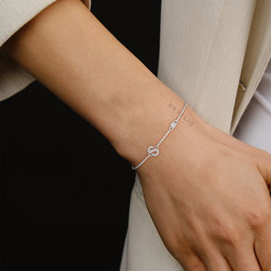 Bracelet en or blanc massif 14 carats avec initiale S pavée de diamants pour femme, bijou délicat avec lettre S et chaîne à maillons sertis de diamants - Product Image 3