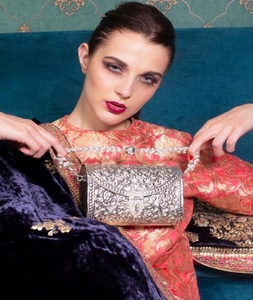 Mini pochette en métal Kundan plaqué or, faite à la main, avec diamants, fermeture à boucle, idéale pour la Saint-Valentin et les anniversaires - Product Image 5