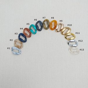 Élégante Chaîne de Table en Résine pour Intérieurs Minimalistes - Product Image 2