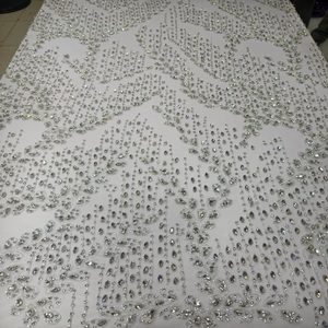 Tissu en dentelle de tulle brodé de strass et de perles lourdes, motif floral, élégant et luxueux, écologique, traditionnel, 5 yards - Product Image 1