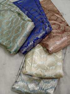 Tissu brocart 100% soie, jacquard floral, tissage textile avec motifs métalliques. - Product Image 2