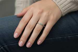 Proveedor mayorista en línea de anillos de plata de ley 925 con topacio azul natural, joyería minimalista Eternity Vermeil - Product Image 4