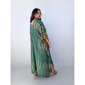 Robe longue kaftan tie-dye pour femme, coupe ample et oversize, lavable, vêtement de plage et de détente, teinte à la main - Product Image 4