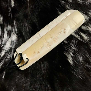 Peigne à cheveux artisanal moderne de qualité en os de buffle, écologique, sculpté en forme de fleur, avec étui, couleur naturelle, taille personnalisée, artisanat naturel - Product Image 6