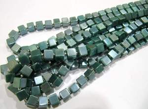 Piedra Lunar Natural AB con Recubrimiento Místico, Cuentas de Color Verde Esmeralda de 6-7mm, Hilo de 8 pulgadas - Product Image 2
