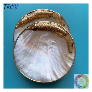 Assiette en nacre de qualité supérieure avec texture naturelle brillante pour les intérieurs modernes et classiques, idéale pour les magasins d'articles ménagers - Product Image 5