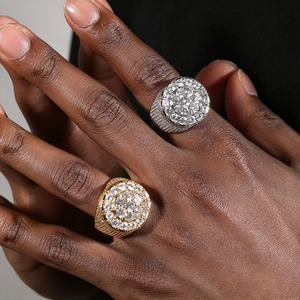 Bague de luxe pour homme en argent sterling 925 plaqué or, style hip-hop, sertie de moissanite, pavé complet, bijoux de créateur OEM ODM - Product Image 2
