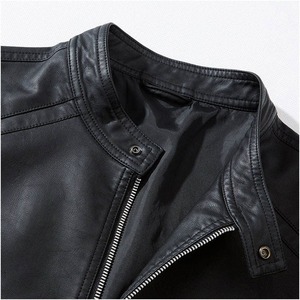 Veste en cuir noire pour homme, fermeture éclair, coupe slim, style motard, pour l'automne, longueur normale, couleur unie. - Product Image 5