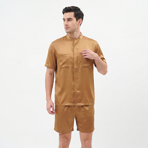 Set Camicia e Pantaloncini in Seta 100% Lavabile, Camicia a Maniche Corte con Bottoni e Tasca sul Petto, Pantaloncini in Raso, Completo da Notte in Due Pezzi per Uomo - Product Image 3