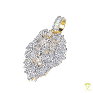 Colgante de Joyería de Lujo con Diseño de León, Acabado Pulido y Piedras de Diamante Moissanite VVS - Product Image 3