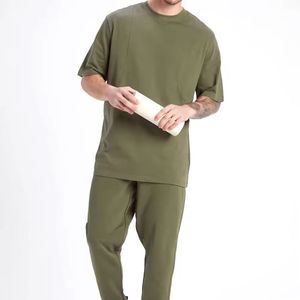 เสื้อยืดแขนสั้นผู้ชายสีเขียวมะกอกทรงโอเวอร์ไซส์ ผ้าฝ้าย 100% ระบายอากาศได้ดี สวมใส่สบาย สีพื้น คอกลม ทรงพอดีตัว - Product Image 2