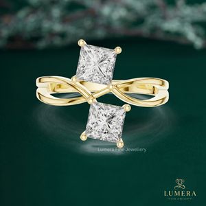 Anillo de compromiso de oro amarillo con diamante talla princesa y banda cruzada Toi Et Moi para mujer, anillo de propuesta con dos diamantes cultivados en laboratorio - Product Image 2