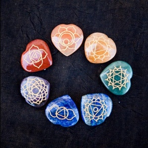 Ensemble de Reiki en forme de cœur gravé avec 7 chakras, pour la guérison spirituelle, l'équilibre énergétique, la méditation, le yoga, la guérison des chakras, cadeau pour la pratique à domicile - Product Image 2