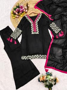 Costume prêt-à-porter en soie Vichitra noire Dhwaja Export avec broderie au fil - Product Image 2
