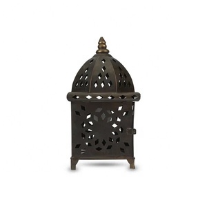 Lanterne en métal marocaine à découpe diamantée avec finition noire mate, porte-bougie décoratif pour la décoration de table à la maison pendant le Ramadan - Product Image 3