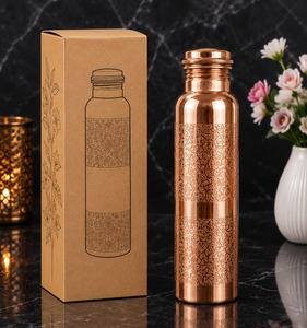 Botella de Bienestar Ecológica de Cobre Puro de la Dinastía CopperSmith, con Grabado Intrincado, Diseño Minimalista, Tapa Hermética - Product Image 6