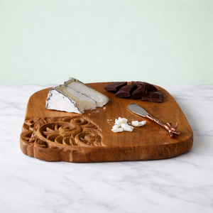 Planche à découper en bois d'acacia de luxe, sculptée à la main, avec détails floraux, surface épaisse et durable, sans danger pour les aliments, élégante planche de service - Product Image 1