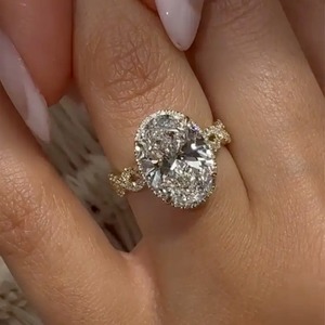Élégante bague de fiançailles torsadée en moissanite ovale 925, plaquée or blanc et jaune, en argent sterling, pour femme - Product Image 5