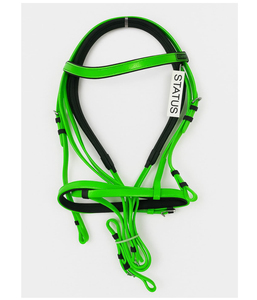 Brida de Carreras Modelo Status con Hebillas de Acero Inoxidable, Riendas con Agarre de Goma, Material de PVC 100% Impermeable - Empaque Personalizable - Product Image 1