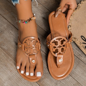 YESTEEM Nuove Ciabatte Estive Alla Moda con Punta Incisa, Comoda Soletta in PU, Suola Morbida con Design Traforato, Tendenza Moda Piatta - Product Image 5