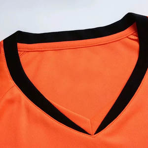 Tenue de football prête pour le match, matière respirante conçue pour l'entraînement intensif et le confort le jour du match - Product Image 3