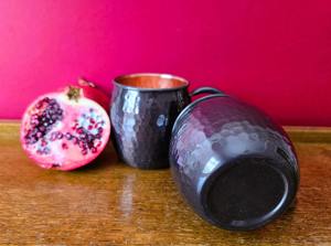 Ensemble de 2 mugs en cuivre noir avec poignée, vaisselle élégante pour l'hydratation pendant le yoga ou la méditation, en provenance d'Inde - Product Image 4