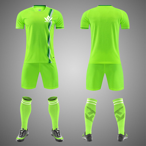 Conjunto de Camiseta de Fútbol Personalizada para Hombre, Rayas Rojas y Negras, Manga Corta, Poliéster que Absorbe la Humedad, Sublimada con Impresión Frontal, para Equipos Adultos - Product Image 3