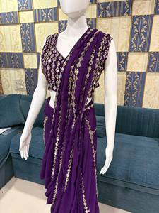 Sari violet élégant brodé avec un chemisier de créateur – Tenue de soirée de luxe, sari de mariage et de fête pour femmes - Product Image 4