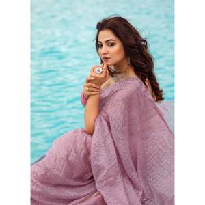 Saree de soirée de designer pour les fêtes mettant en vedette un travail de séquence - Product Image 1