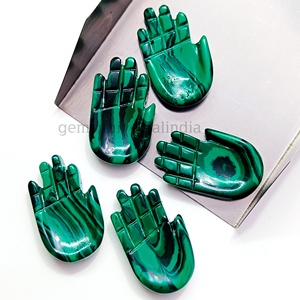 Pierre précieuse en malachite sculptée à la main, forme de main de Fatima, 25 mm, pour la fabrication de pendentifs, vente en gros - Product Image 2