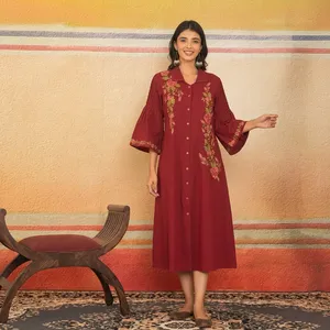 Vestido Midi Bordado Color Granate para Mujer, Cuello Peter Pan, Mangas Tres Cuartos Tipo Campana, Detalles Florales, Cierre de Botones al Frente, Estilo Casual - Product Image 3