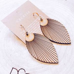 Boucles d'oreilles pendantes élégantes en bois pour femme, faites à la main, rustiques, sculptées à la main, pour les fêtes et le quotidien, bijoux fantaisie - Product Image 2