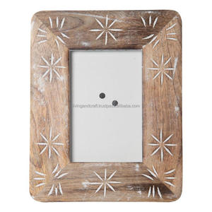 Marco de Fotos de Madera Tallada Estilo Boho |   Marco de madera decorativo hecho a mano con diseño de estrella blanqueada para sala de estar - Product Image 5