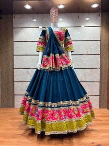 Ensemble Lehenga Choli blanc avec blouse brodée et dupatta, tenue traditionnelle indienne pour mariage, Diwali, soirée, longueur ras du sol, en soie romaine pour femme - Product Image 3