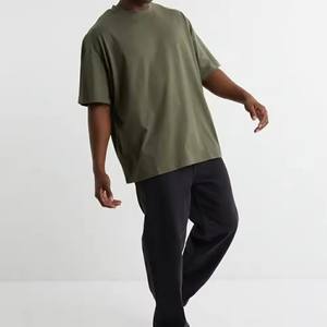 เสื้อยืดคอตตอนถักนิตติ้งผู้ชายสุดหรู สไตล์สตรีทแวร์ ทรงโอเวอร์ไซส์ คอกลม ไหล่ตก ผ้าหนา 220gsm รับผลิตแบบ OEM ODM - Product Image 3