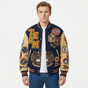 Abrigo Varsity Grueso Negro Carmesí con Cuello Alto, Mangas de Cuero Sintético, Múltiples Insignias y Acolchado Cálido - Product Image 2