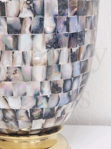 โกศทองเหลืองฝังมุกสำหรับงานศพ โกศบรรจุอัฐิที่ระลึก โกศทองเหลืองทำมือฝังมุก งานฝีมือประณีต สง่างาม - Product Image 3