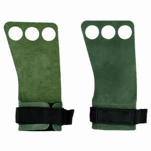 Agarraderas de Cuero Vacuno de Primera Calidad 100% Hechas a Mano para Levantamiento de Pesas en Color Marrón con Tres Agarraderas Personalizadas Resistentes - Product Image 3
